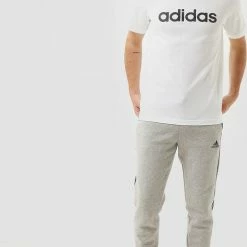 Goedkoop ⭐ Adidas Essentials 3-Stripes Fleece Joggingbroek Grijs Heren - Maat M ???? -XXL Nutrition-winkel 490x840 3