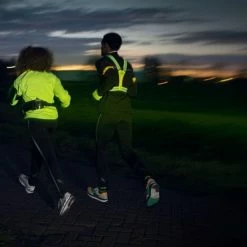 Beste deal ???? Avento Hardloop Veiligheidsvest Reflecterend Met LEDs - Met Batterij - Zwart ⭐ 12 Beste deal ???? Avento Hardloop Veiligheidsvest Reflecterend Met LEDs - Met Batterij - Zwart ⭐ -XXL Nutrition-winkel 550x371 4