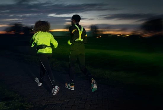 Beste deal ???? Avento Hardloop Veiligheidsvest Reflecterend Met LEDs - Met Batterij - Zwart ⭐ 7 Beste deal ???? Avento Hardloop Veiligheidsvest Reflecterend Met LEDs - Met Batterij - Zwart ⭐ - Afbeelding 5