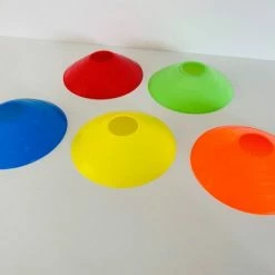 Gloednieuw ???? Merkloos Trainingshoedjes - 50 Stuks Inclusief Houder En Tas - Pionnen - Markeringspionnen - Markeringshoedjes - Voetbal Hoedjes - Markeerschijven - Training Hats ???? -XXL Nutrition-winkel 550x412 22