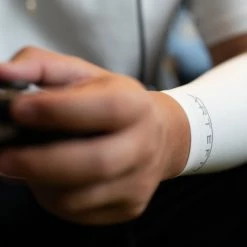 Goedkoop ✨ Artefit Compressie Arm Sleeves – Unisex – 4x Langer Compressie - S - White ✔️ -XXL Nutrition-winkel 550x687 10