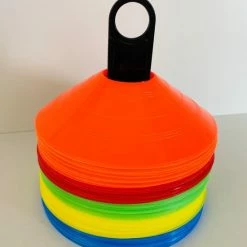 Gloednieuw ???? Merkloos Trainingshoedjes - 50 Stuks Inclusief Houder En Tas - Pionnen - Markeringspionnen - Markeringshoedjes - Voetbal Hoedjes - Markeerschijven - Training Hats ????